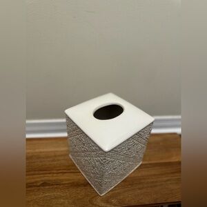 ❌SOLD❌Textured Ceramic Tissue Box Cover